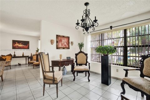 House in Cutler Bay, Florida 4 bedrooms, 189.15 sq.m. № 1942631 - photo 14