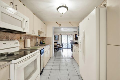 House in Cutler Bay, Florida 4 bedrooms, 189.15 sq.m. № 1942631 - photo 15