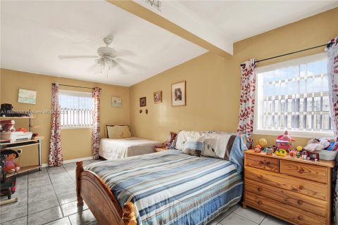 House in Cutler Bay, Florida 4 bedrooms, 189.15 sq.m. № 1942631 - photo 23