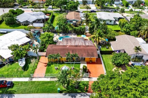 House in Cutler Bay, Florida 4 bedrooms, 189.15 sq.m. № 1942631 - photo 3