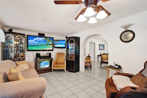 House in Cutler Bay, Florida 4 bedrooms, 189.15 sq.m. № 1942631 - photo 21