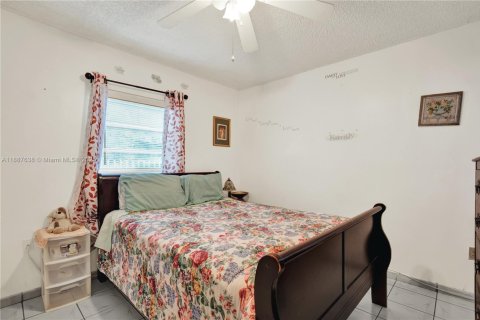 House in Cutler Bay, Florida 4 bedrooms, 189.15 sq.m. № 1942631 - photo 24