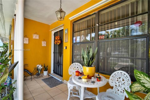 House in Cutler Bay, Florida 4 bedrooms, 189.15 sq.m. № 1942631 - photo 8