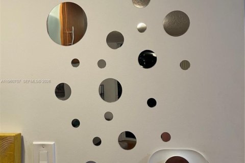 Condo in Miami, Florida, 2 bedrooms № 2030949 - photo 17