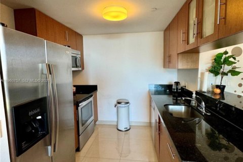 Condo in Miami, Florida, 2 bedrooms № 2030949 - photo 7