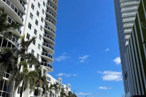 Condo in Miami, Florida, 2 bedrooms № 2030949 - photo 20