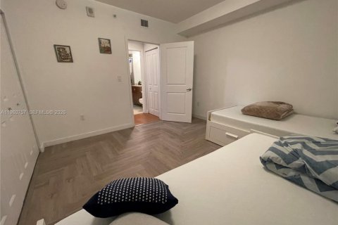 Condo in Miami, Florida, 2 bedrooms № 2030949 - photo 13