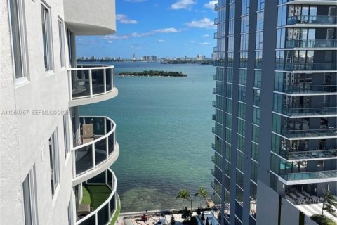 Condo in Miami, Florida, 2 bedrooms  № 2030949