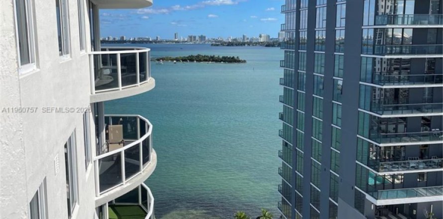 Condo in Miami, Florida, 2 bedrooms № 2030949