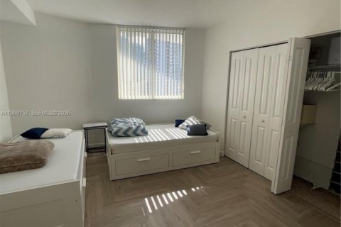 Condo in Miami, Florida, 2 bedrooms № 2030949 - photo 10