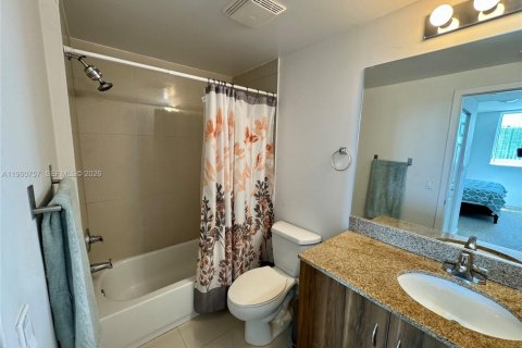 Condo in Miami, Florida, 2 bedrooms № 2030949 - photo 15