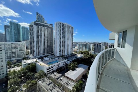 Condo in Miami, Florida, 2 bedrooms № 2030949 - photo 3