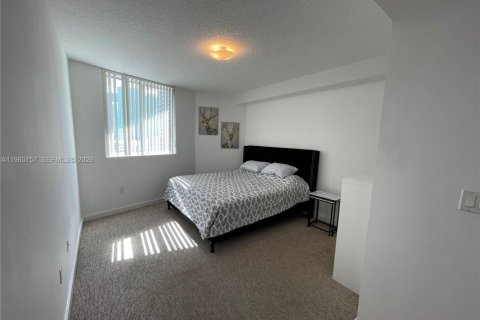 Condo in Miami, Florida, 2 bedrooms № 2030949 - photo 14