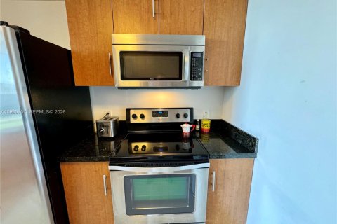 Condo in Miami, Florida, 2 bedrooms № 2030949 - photo 8
