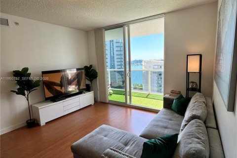 Condo in Miami, Florida, 2 bedrooms № 2030949 - photo 5