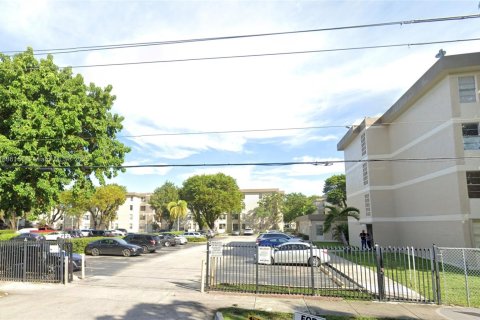 Appartement à louer à Hialeah, Floride: 1 chambre, 51.1 m2 № 1981607 - photo 1