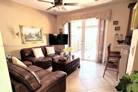 Townhouse in Homestead, Florida 4 bedrooms, 182.55 sq.m. № 1890418 - photo 9