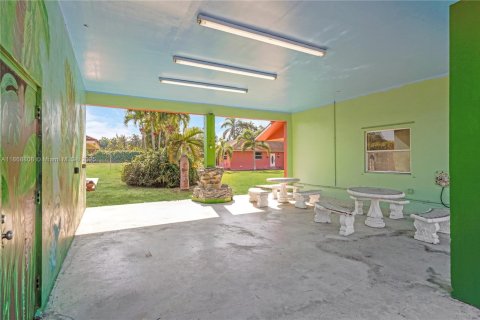House in Miami, Florida 4 bedrooms, 204.2 sq.m. № 1895929 - photo 15