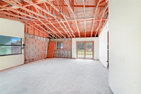 House in Miami, Florida 4 bedrooms, 204.2 sq.m. № 1895929 - photo 5