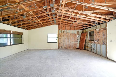 House in Miami, Florida 4 bedrooms, 204.2 sq.m. № 1895929 - photo 6