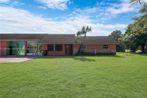 House in Miami, Florida 4 bedrooms, 204.2 sq.m. № 1895929 - photo 4