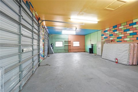 House in Miami, Florida 4 bedrooms, 204.2 sq.m. № 1895929 - photo 18
