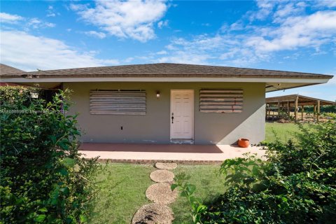 House in Miami, Florida 4 bedrooms, 204.2 sq.m. № 1895929 - photo 19
