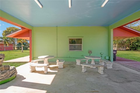 House in Miami, Florida 4 bedrooms, 204.2 sq.m. № 1895929 - photo 16