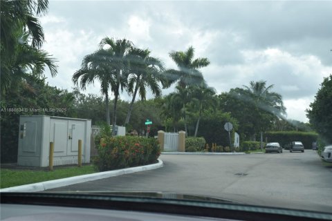 Condominio en venta en Hialeah, Florida, 4 dormitorios, 160.72 m2 № 1947330 - foto 14