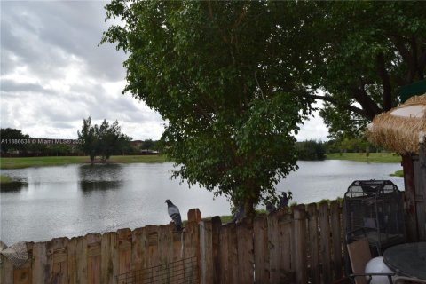 Condominio en venta en Hialeah, Florida, 4 dormitorios, 160.72 m2 № 1947330 - foto 8