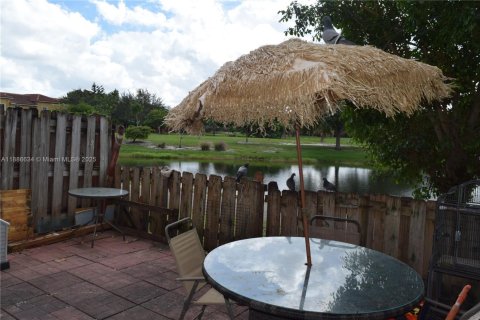 Condominio en venta en Hialeah, Florida, 4 dormitorios, 160.72 m2 № 1947330 - foto 6