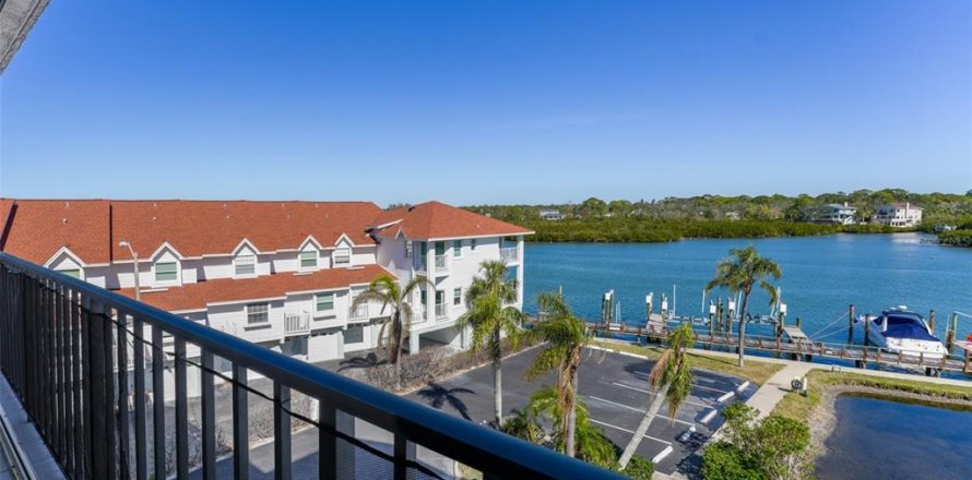 Condominio en Indian Shores, Florida, 2 dormitorios  № 1532053