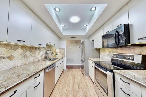 Купить кондоминиум в Сан-Сити-Центр, Флорида 6 комнат, 174.47м2, № 1895009 - фото 14