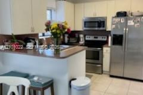 Condo in Cutler Bay, Florida, 3 bedrooms № 2401691 - photo 8