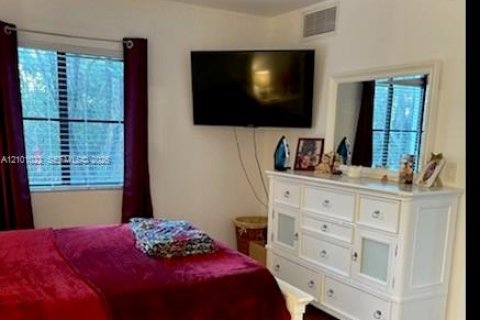 Condo in Cutler Bay, Florida, 3 bedrooms № 2401691 - photo 6