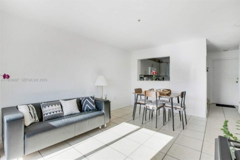 Снять в аренду кондоминиум в Майами, Флорида 2 спальни, 1248.51м2, № 2028745 - фото 3