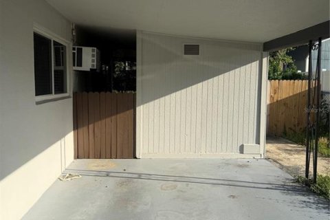 Casa en venta en New Port Richey, Florida, 2 dormitorios, 69.12 m2 № 2167528 - foto 3