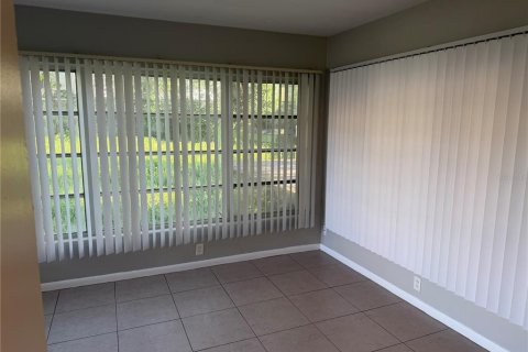Casa en venta en New Port Richey, Florida, 2 dormitorios, 69.12 m2 № 2167528 - foto 12