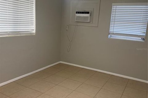 Casa en venta en New Port Richey, Florida, 2 dormitorios, 69.12 m2 № 2167528 - foto 13