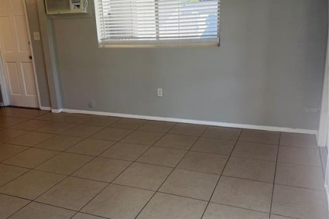 Casa en venta en New Port Richey, Florida, 2 dormitorios, 69.12 m2 № 2167528 - foto 6