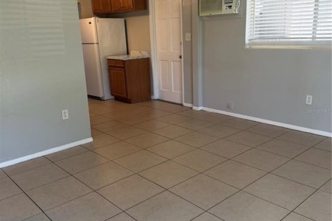 Casa en venta en New Port Richey, Florida, 2 dormitorios, 69.12 m2 № 2167528 - foto 7