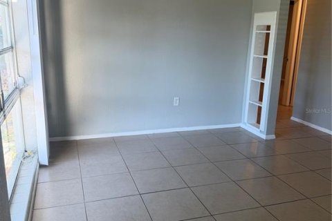 Casa en venta en New Port Richey, Florida, 2 dormitorios, 69.12 m2 № 2167528 - foto 5