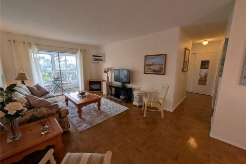 Condo in Bradenton, Florida, 1 bedroom  № 1883042 - photo 8