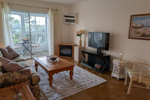 Condo in Bradenton, Florida, 1 bedroom  № 1883042 - photo 9