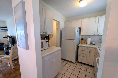 Condo in Bradenton, Florida, 1 bedroom  № 1883042 - photo 5