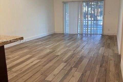 Снять в аренду кондоминиум в Маргит, Флорида 2 спальни, 90.12м2, № 2023517 - фото 4