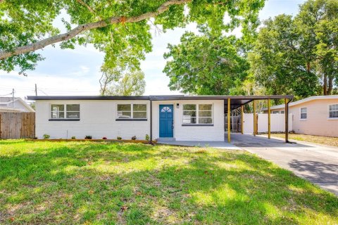 House in Seminole, Florida 3 bedrooms, 129.04 sq.m. № 2366541