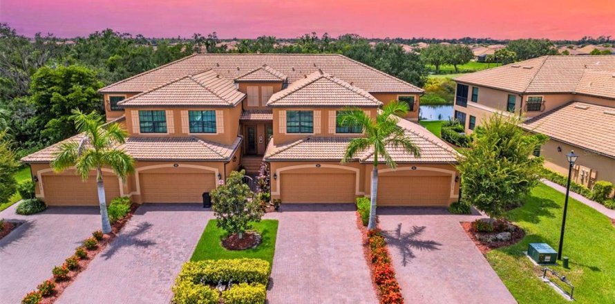 Condo in Bradenton, Florida, 3 bedrooms № 1884203