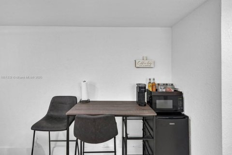 Villa ou maison à vendre à Miami, Floride: 3 chambres, 122.82 m2 № 1980918 - photo 30