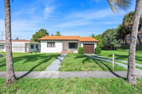 Villa ou maison à vendre à Miami, Floride: 3 chambres, 122.82 m2 № 1980918 - photo 2